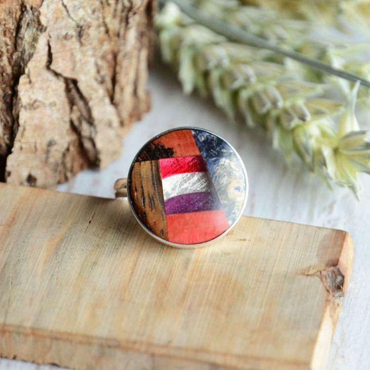 Kolorowy pierścionek - mozaika z drewna i srebro