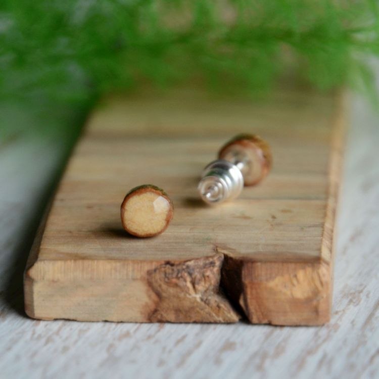 Miniaturowe kolczyki na srebrnych sztyftach Miniaturowe kolczyki na srebrnych sztyftach