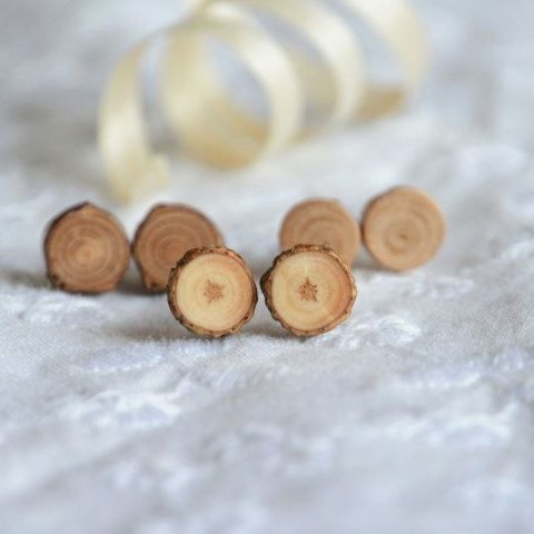 Naturalne kolczyki z drewna z polskich lasów Naturalne kolczyki z drewna z polskich lasów