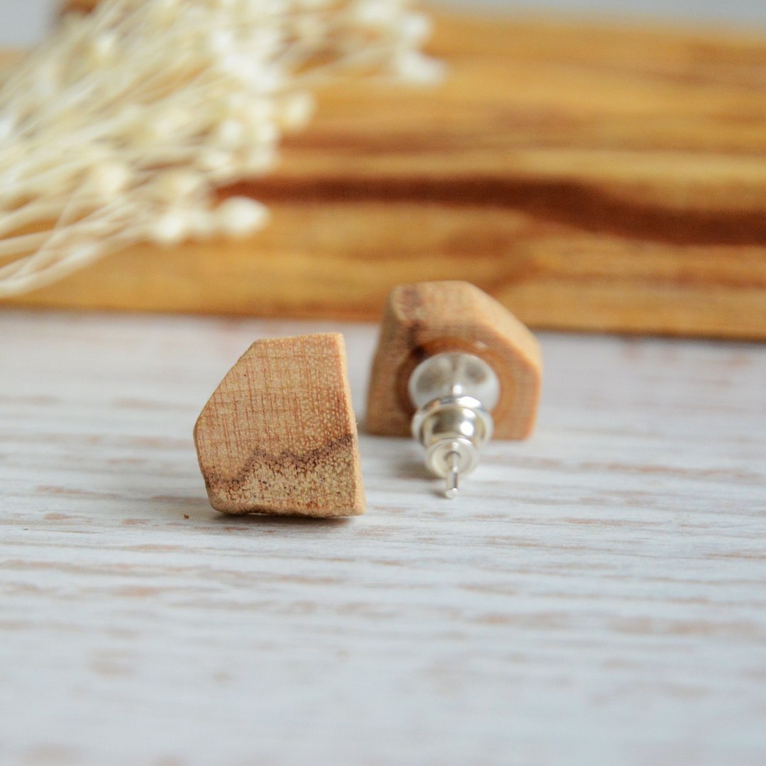 Kolczyki z pachnącego drewna palo santo Kolczyki z pachnącego drewna palo santo