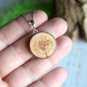 Drewniana biżuteria z motywem drzewa
