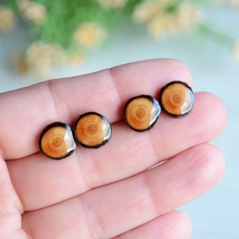 Drewniane kolczyki wkrętki