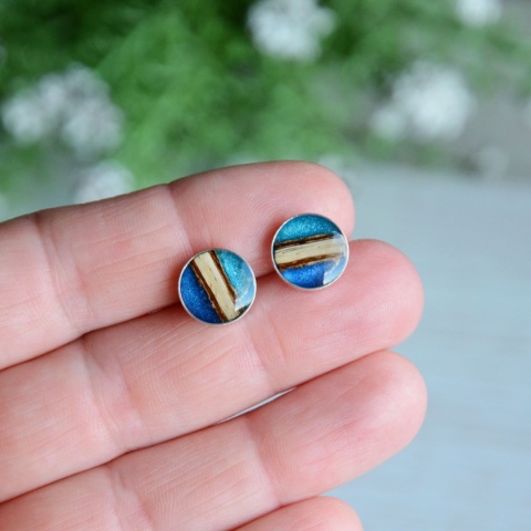 Ręcznie wykonane kolczyki z drewna