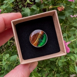 Leśny pierścionek z dużym oczkiem z drewna i żywicy