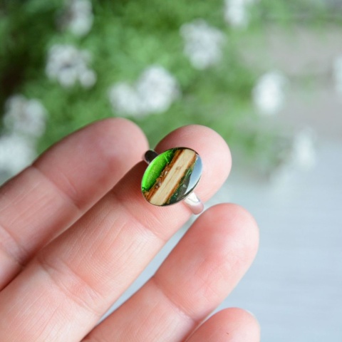 Zielony pierścionek na prezent