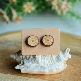 Naturalne kolczyki z drewna modrzewiowego