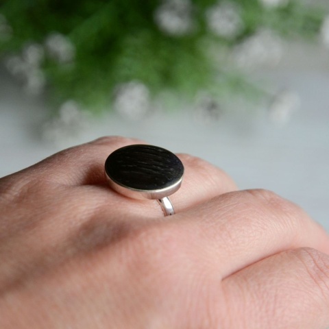 Srebrny pierścionek z czarnym ręcznie wykonany