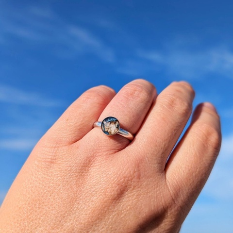 Pierścionek z korą brzozy w odcieniach niebieskiego