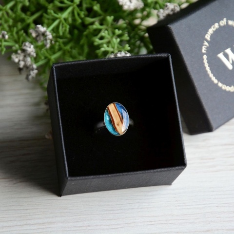 Niebieski pierścionek ręcznie wykonany