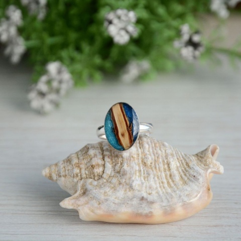 Niebieski pierścionek z owalnym