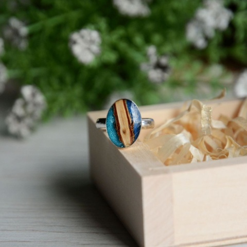 Niebieski pierścionek w srebrze