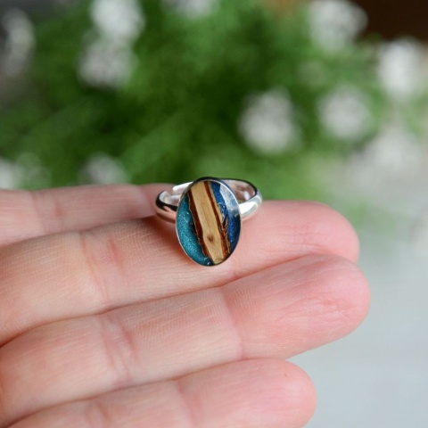 Niebieski pierścionek regulowany