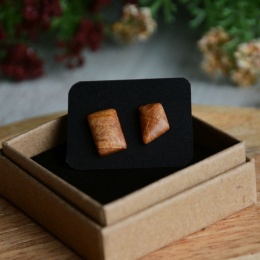 Brązowe kolczyki sztyfty nie do pary