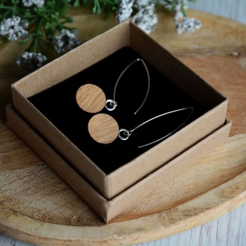 Długie czerwone kolczyki wiszące