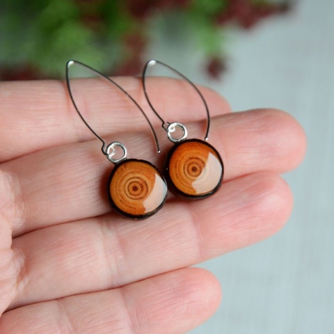 Długie kolczyki wiszące z oczkiem z drewna