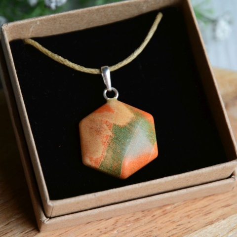 Jesienny wisior do swetra