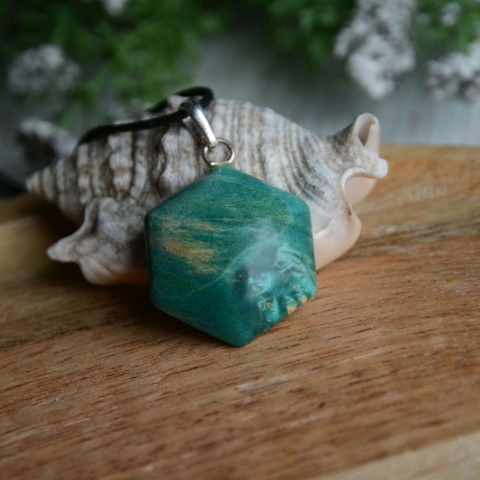 Granatowy wisior kaboszon