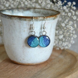 Jak ocean - kolczyki wiszące ręcznie malowane na drewnie