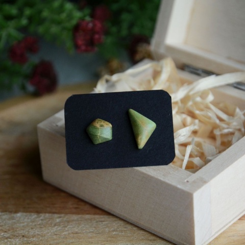 Zielone kolczyki nie do pary