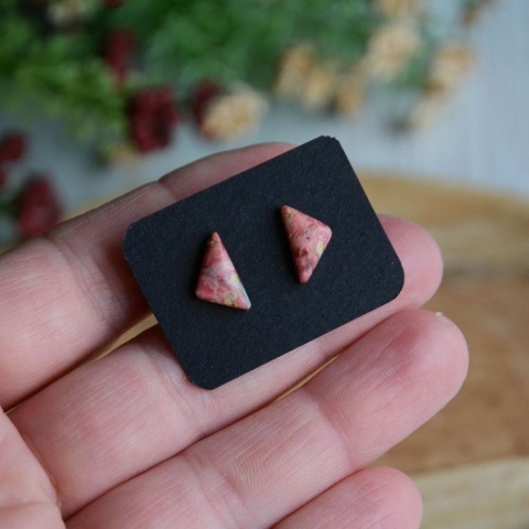 Różowe trójkąty wkrętki