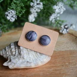 Fioletowe kolczyki sztyfty z drewna w srebrnej oprawie