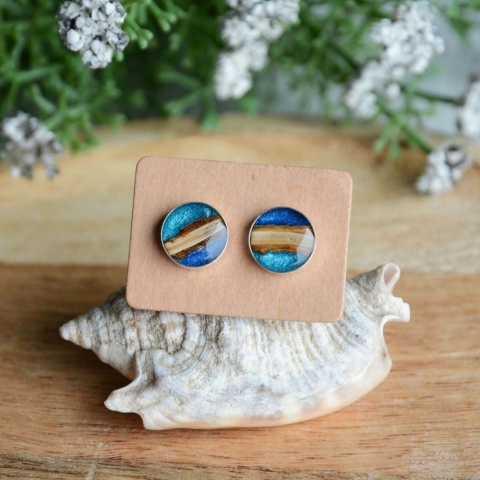 Kolczyki z drewna i niebieskiej żywicy