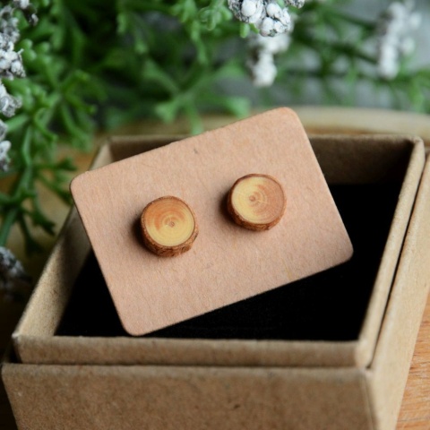 Proste drewniane kolczyki