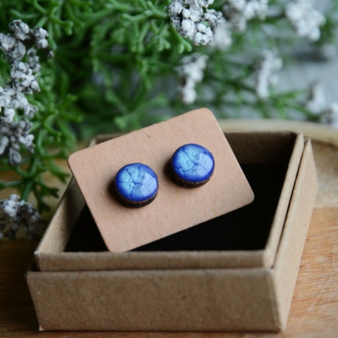 Niebieskie kolczyki na srebrnych sztyftach