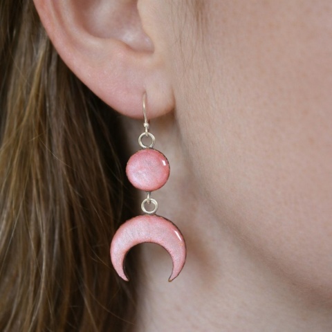 Długie różowe kolczyki