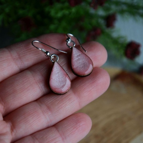 Małe różowe łezki wiszące